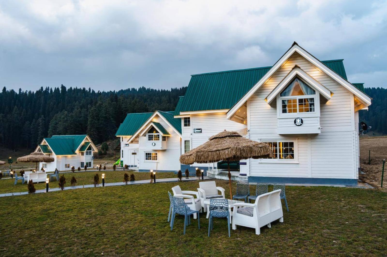 Green Rooms Resort Гульмарг Экстерьер фото